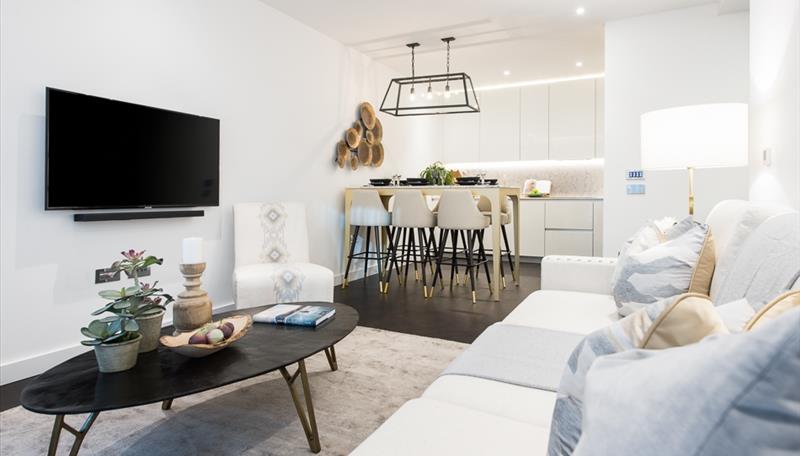2 bed property in Charles Clowes Walk, London